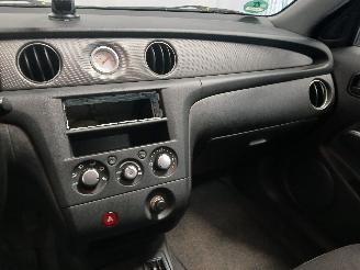Mitsubishi Outlander Outlander (CU) SUV 2.0 16V 4x2 (4G63(16V)) [100kW]  (05-2003/10-2006) picture 16