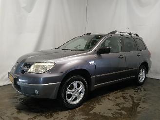 Mitsubishi Outlander Outlander (CU) SUV 2.0 16V 4x2 (4G63(16V)) [100kW]  (05-2003/10-2006) picture 3