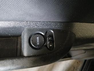 Honda Fr-v FR-V (BE) MPV 1.7 16V (D17A2) [92kW]  (02-2005/12-2006) picture 15