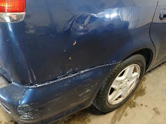 Honda Stream Stream I (RN) MPV 2.0 16V VTEC (K20A5) [115kW]  (05-2001/09-2006) picture 22