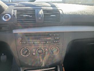 BMW 1-serie 1 serie (E87/87N) Hatchback 5-drs 116i 1.6 16V (N45-B16A) [85kW]  (06-=
2004/06-2011) picture 16