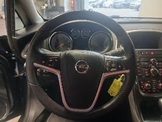 Opel Astra Astra J Sports Tourer (PD8/PE8/PF8) Combi 1.4 Turbo 16V (A14NET(Euro 5=
)) [103kW]  (10-2010/10-2015) picture 16