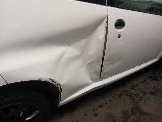 Peugeot 107 107 Hatchback 1.0 12V (384F(1KR)) [50kW]  (06-2005/05-2014) picture 22