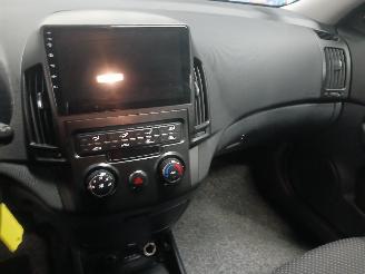 Hyundai I-30 i30 (FD) Hatchback 1.4 CVVT 16V (G4FA) [80kW]  (10-2007/11-2011) picture 16