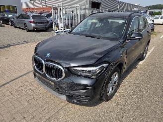 uszkodzony samochody osobowe BMW X1 25e Xdrive  Plug-in hybride 2021/11