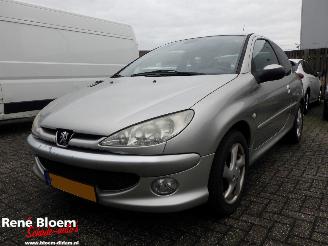 Vaurioauto  passenger cars Peugeot 206 1.4 16V XS Pack Airco 2004/4