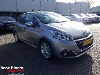 Peugeot 208 1.2 PureTech Signature Navi 5drs picture 5