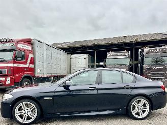 uszkodzony samochody osobowe BMW 5-serie 550i 4.4 V8 TwinTurbo 408pk 8-traps aut M-Sport - nap - b&o - schuifdak - massage - softclose - tv schermen - 360cam 2013/6