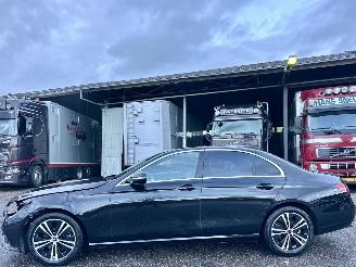 uszkodzony samochody osobowe Mercedes E-klasse 220D 194pk 9-traps aut + f1 Excl Line - widescreen - front + line + side assist - cam - navi - sfeerverl 2021/6