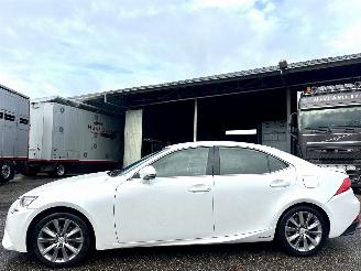 krockskadad bil auto Lexus IS 300H 2.5 Hybrid 181pk aut + F1 Bus.Line Pro - navi - leer - stoelverw - cam - xenon - pdc v+a 2016/9