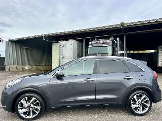 Vaurioauto  passenger cars Kia Niro 1.6 GDi Hybrid Design Edition 2018/9
