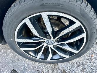 Volkswagen Golf 1.2 TSI 105pk 6-bak Highl 5drs - pano - nap - xenon - massage - navi - stoelverw - half leer - bearlock picture 82