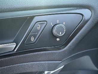 Volkswagen Golf 1.2 TSI 105pk 6-bak Highl 5drs - pano - nap - xenon - massage - navi - stoelverw - half leer - bearlock picture 30