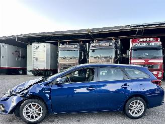 krockskadad bil auto Toyota Auris Touring Sports 1.8 Hybrid 99pk aut Aspiration - nap - clima - cruise - navi - camera - aux - usb - facelift model 2015/9
