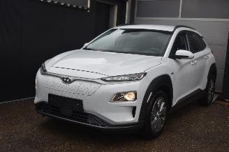 Avarii autoturisme Hyundai Kona 39Kwh Comfort 136Pk SOH 100% *Navi/Clima/Camera/stoelverwarming 2021/3