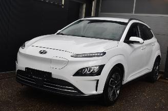 Voiture accidenté Hyundai Kona 39Kwh Comfort 136Pk SOH 100% *Navi/Clima/Camera/Stoelverwarming 2021/9