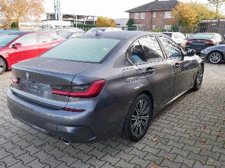 BMW 3-serie 320 i M-SPORT HEAD UP ALCANTARA LED picture 3