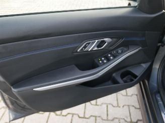 BMW 3-serie 320 i M-SPORT HEAD UP ALCANTARA LED picture 18
