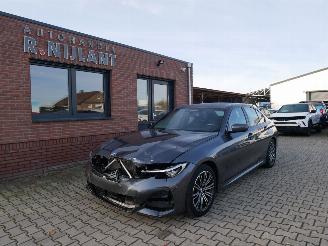 Schadeauto BMW 3-serie 320 i M-SPORT HEAD UP ALCANTARA LED 2019/11