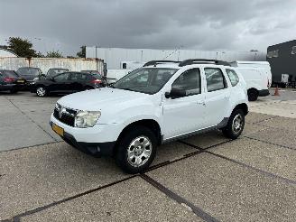 skadebil auto Dacia Duster 1.6 Laureate 2 wd 2011/2