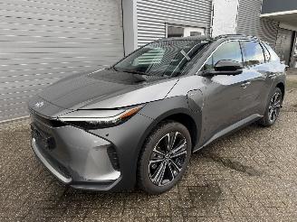 Schadeauto Toyota bZ4X Executive Lounge megavoll alle extra\'s rijdbaar 2025/7