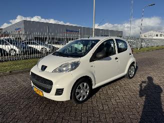 Vaurioauto  passenger cars Peugeot 107 1.0 12V XR AIRCO 2011/6