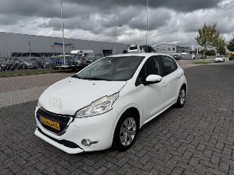 Coche accidentado Peugeot 208 1.2 VTI 60Kw AIRCO NAVI 2014/3