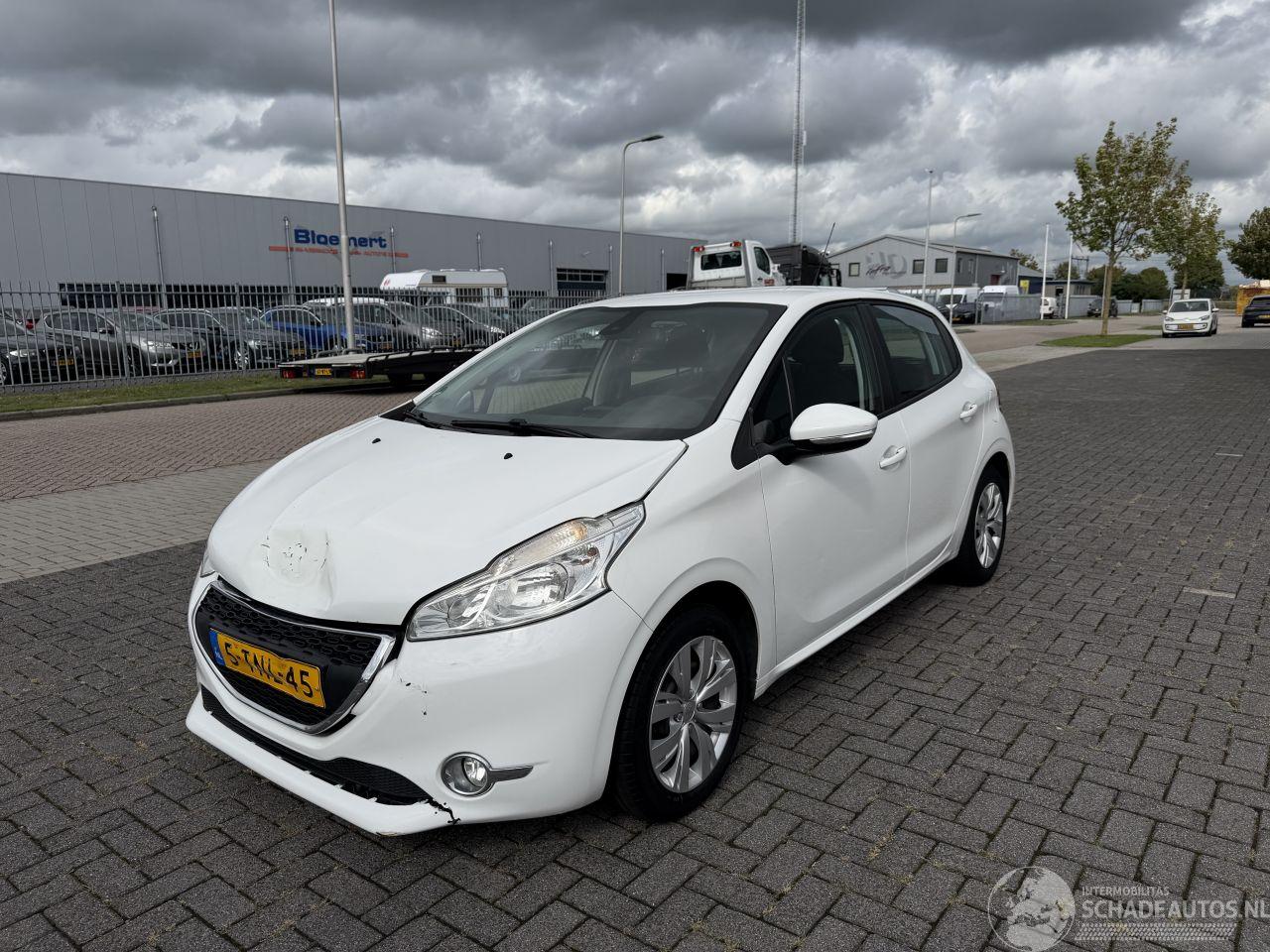 Peugeot 208 1.2 VTI 60Kw AIRCO NAVI