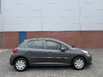 Damaged car Peugeot 207 1.6 XS AUTOMAAT 2010/3
