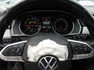 Volkswagen Passat GTE picture 23