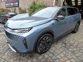 Peugeot 5008 Hybrid 136 GT picture 1