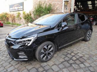 Vaurioauto  passenger cars Renault Clio Evolution 2022/12