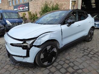Voiture accidenté Volvo EX30 Plus 2WD Pure Electric 2024/10