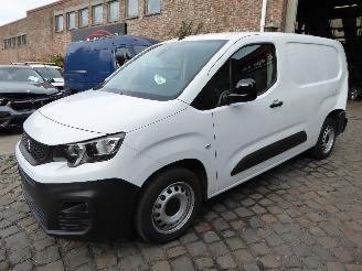 Schadeauto Peugeot Partner Premium L2 2023/3