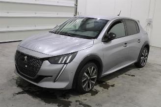 Damaged car Peugeot 208  2021/1