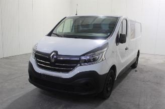 damaged passenger cars Renault Trafic  2022/1