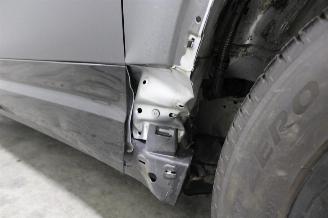 Land Rover Defender  picture 7