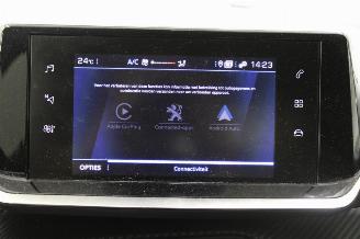 Peugeot 208  picture 13