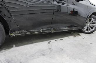 Peugeot 208  picture 6