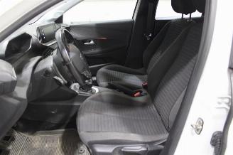 Peugeot 208  picture 10