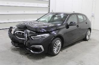 Damaged car BMW 1-serie 118 2020/10