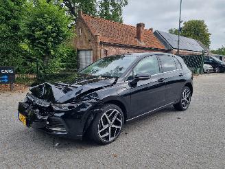 Damaged car Volkswagen Golf eHybrid Pano Navi Led 2025/1