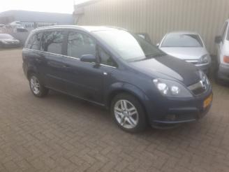 Opel Zafira  picture 2