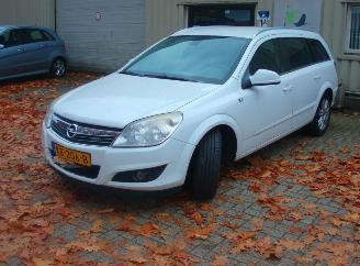 damaged passenger cars Opel Astra  2010/2