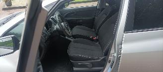 Kia Venga Automaat Climatecontrol CruiseControl Stoelverwarming Lichtautomaat Privacyglas Trekhaak picture 10
