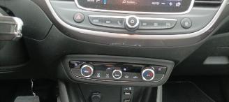 Opel Crossland Automaat Climatecontrol CruiseControl Stoelverwarming Lichtautomaat Privacyglas led koplampen picture 14