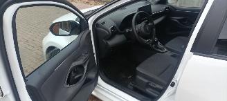 Toyota Yaris Bj:11-2024 Facelift hybrid Digitaal Cockpit full-Led Climatecontrol CruiseControl Stoelverwarming Lichtautomaat Privacyglas Apple CarPlay MirrorLink Achteruitrijcamera Bi-Color pearl metallic picture 13