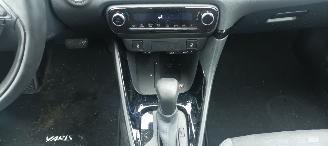 Toyota Yaris Bj:11-2024 Facelift hybrid Digitaal Cockpit full-Led Climatecontrol CruiseControl Stoelverwarming Lichtautomaat Privacyglas Apple CarPlay MirrorLink Achteruitrijcamera Bi-Color pearl metallic picture 24