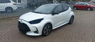 Toyota Yaris Bj:11-2024 Facelift hybrid Digitaal Cockpit full-Led Climatecontrol CruiseControl Stoelverwarming Lichtautomaat Privacyglas Apple CarPlay MirrorLink Achteruitrijcamera Bi-Color pearl metallic picture 9