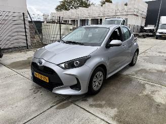 Voiture accidenté Toyota Yaris 1.5 Hybrid Active -NAVI-PDC-CAMERA 2022/1